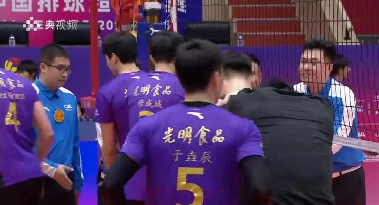 鏖战五局 天津男排艰难战胜上海男排